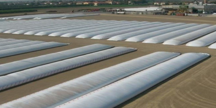 Аграріям продовжено термін подачі заявок на отримання рукавів для зберігання зерна